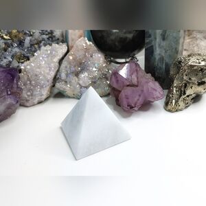White Onyx Stone Crystal Pyramid